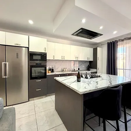 Spacious 3-bedroom With Terrace Near Paceville &