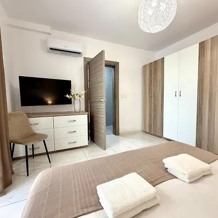 Spacious 3-bedroom With Terrace Near Paceville & Apartament *