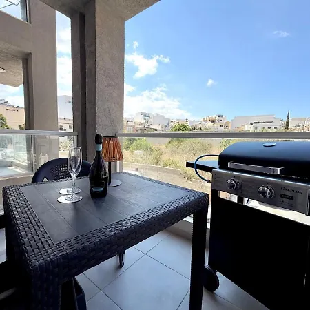 Spacious 3-bedroom With Terrace Near Paceville & *